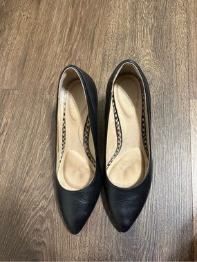 Women's Black Pointed-Toe Heels with Cushioned Insole size 7.5